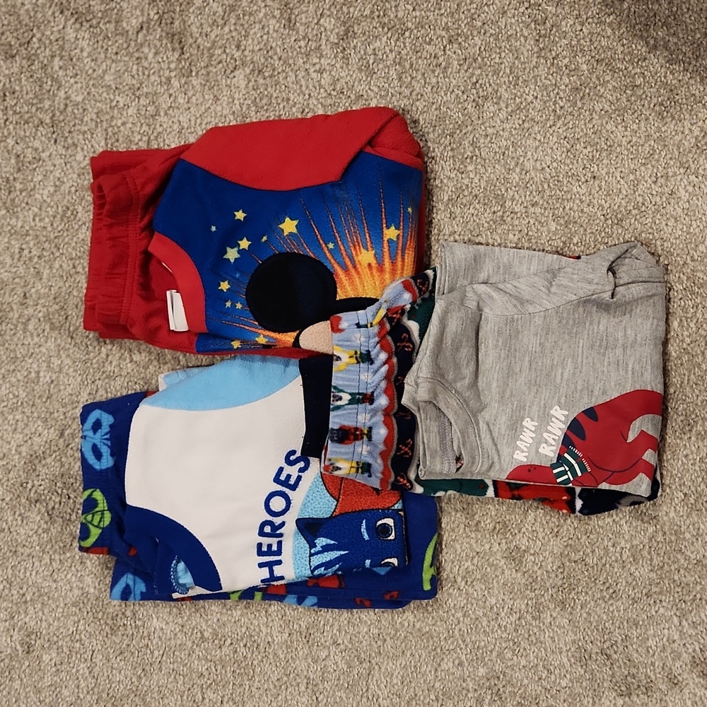 Bundle of 3 fleece 4t pajamas